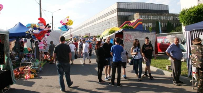 Public şi comercianţi la Zilele Reşiţei, anul trecut