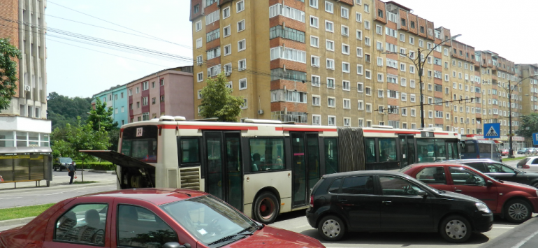 Autobuz RO-A-TIR cu motorul „încins“