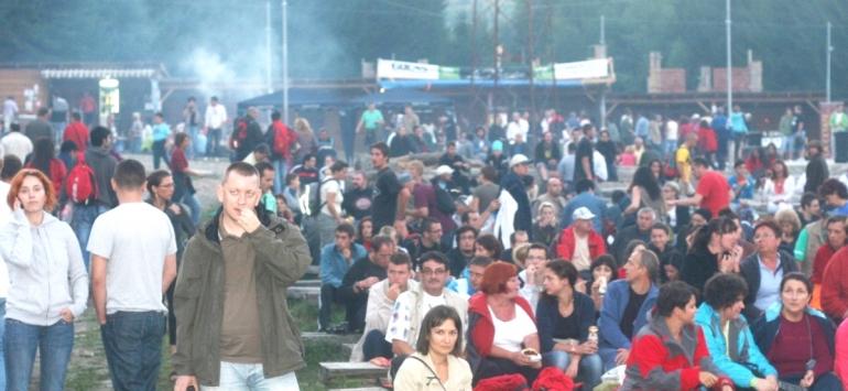 Public în Poiana Lupului (arhivă)