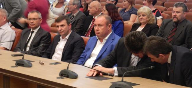 Fostul vicepreşedinte CJ, Ilie Iova, viitorul preşedinte CJ, Silviu Hurduzeu, Ion Mocioalcă